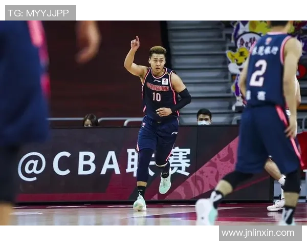 上海篮球队强势领跑锦标赛积分榜总分达到86分展现冠军实力 上海篮球队强势领跑锦标赛积分榜总分达到86分展现冠军实力