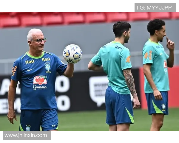 巴西足球明星喜迎新生命妻子怀孕消息引发热议