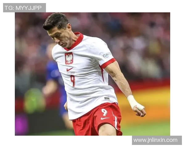 波兰足球巨星莱万多夫斯基的辉煌职业生涯与传奇瞬间回顾