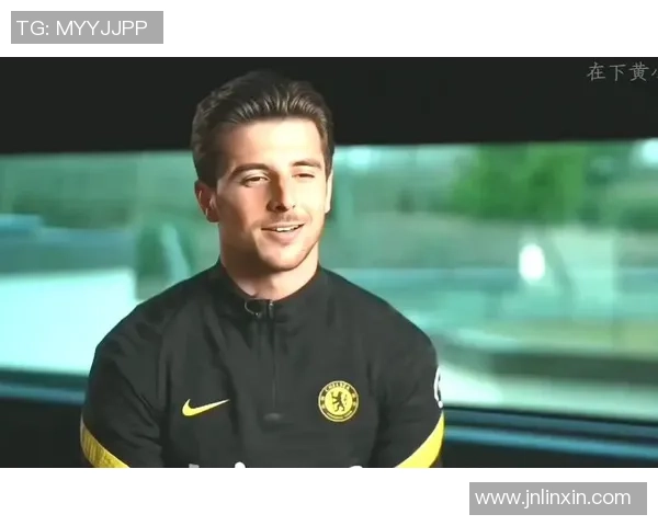 洒脱自由的足球明星如何在绿茵场上展现个性与魅力