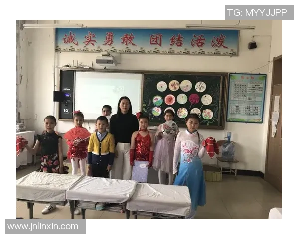 精美刻纸艺术展现足球明星风采的独特魅力与创意之美 精美刻纸艺术展现足球明星风采的独特魅力与创意之美